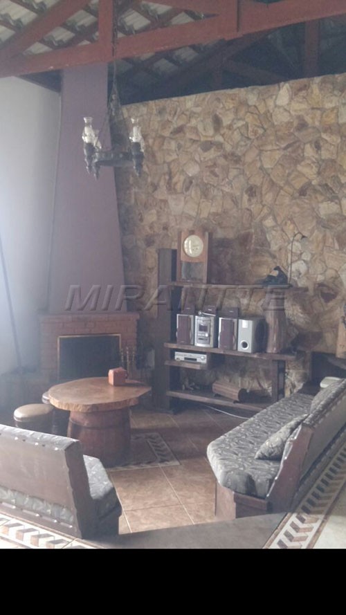 Sobrado de 600m² com 5 quartos em Serra Da Cantareira