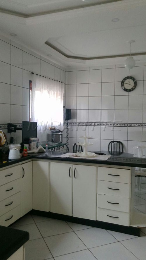 Sobrado de 600m² com 5 quartos em Serra Da Cantareira