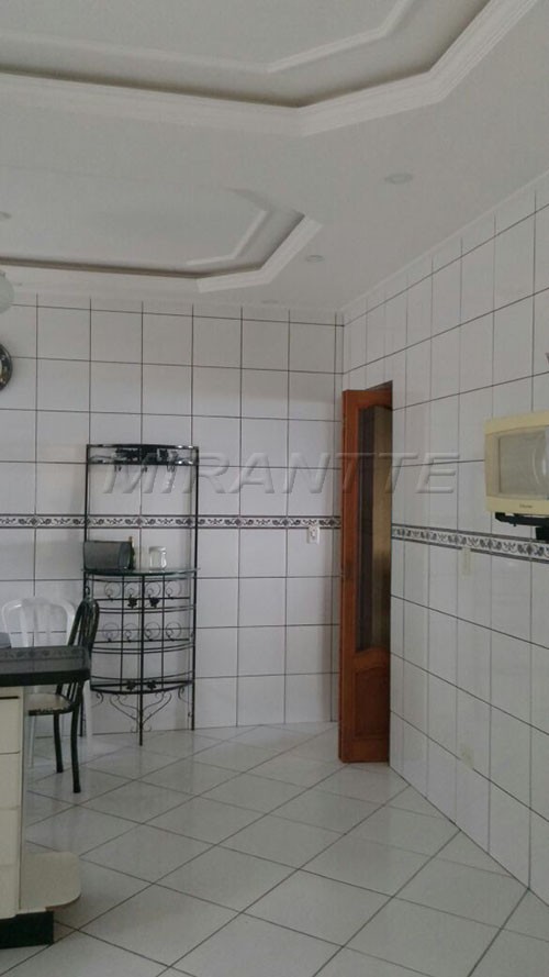 Sobrado de 600m² com 5 quartos em Serra Da Cantareira