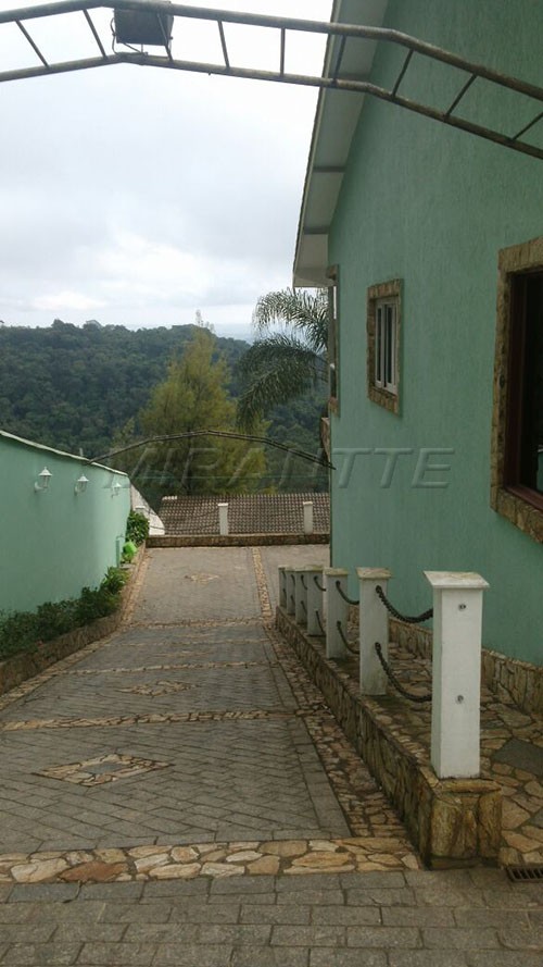 Sobrado de 600m² com 5 quartos em Serra Da Cantareira
