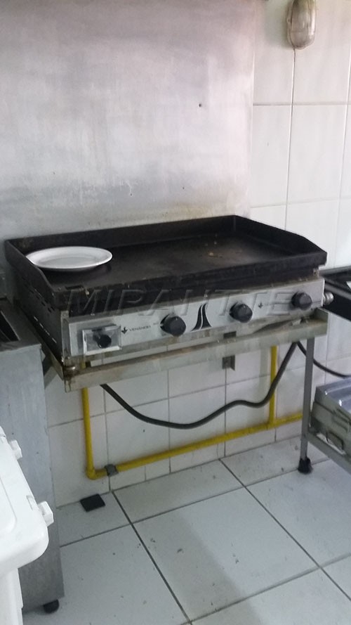 Comercial de 255m² em Água Fria