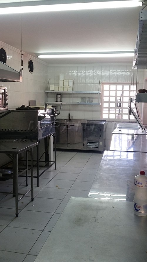 Comercial de 255m² em Água Fria