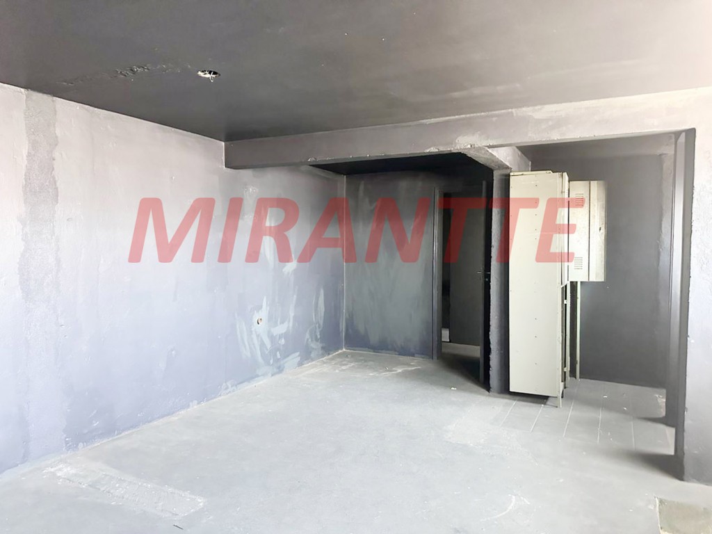 Comercial de 1298m² em Casa Verde