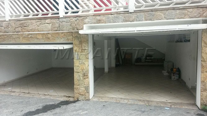 Sobrado de 250m² com 4 quartos em Jardim Santa Inês