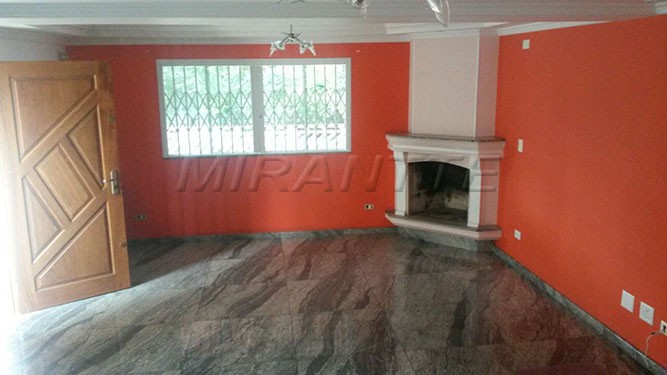 Sobrado de 250m² com 4 quartos em Jardim Santa Inês