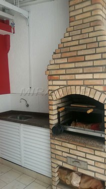 Sobrado de 250m² com 4 quartos em Jardim Santa Inês