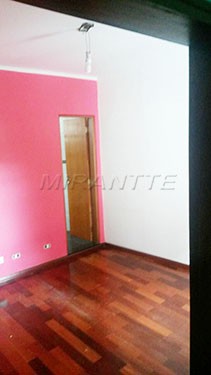 Sobrado de 250m² com 4 quartos em Jardim Santa Inês