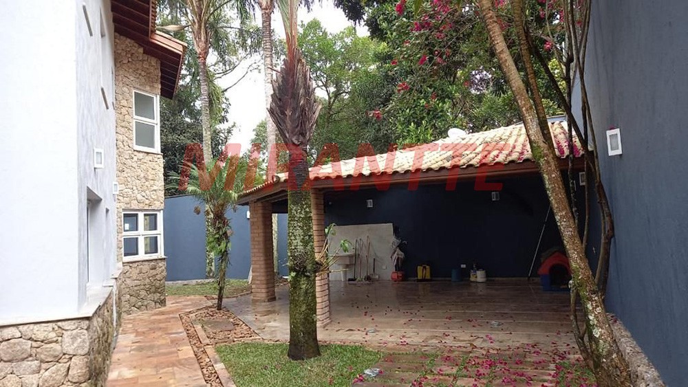 Sobrado de 560m² com 4 quartos em Jardim Samambaia – Mairiporã