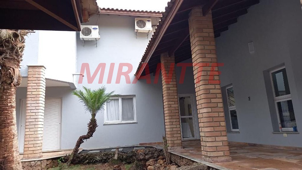 Sobrado de 560m² com 4 quartos em Jardim Samambaia – Mairiporã