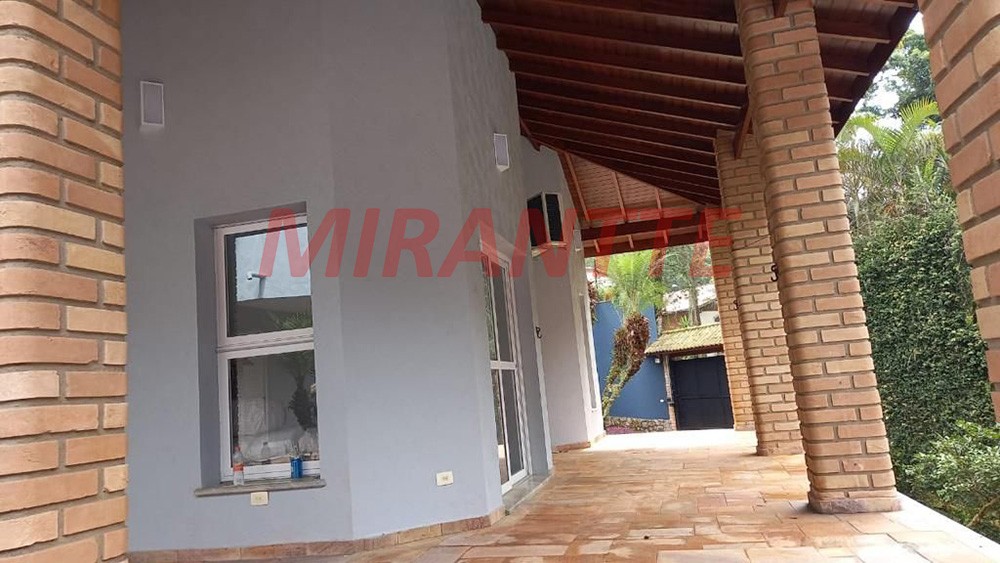 Sobrado de 560m² com 4 quartos em Jardim Samambaia – Mairiporã