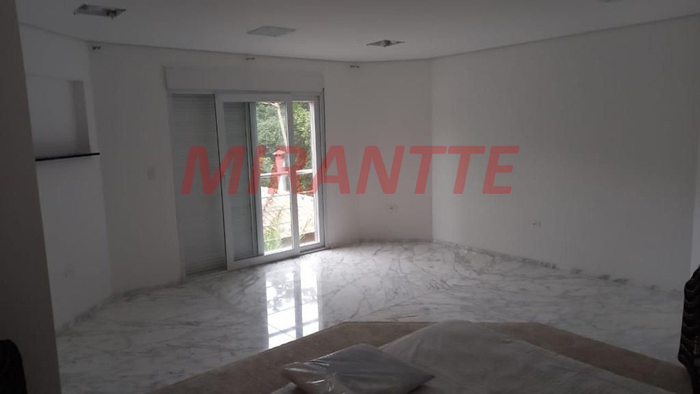 Sobrado de 560m² com 4 quartos em Jardim Samambaia – Mairiporã
