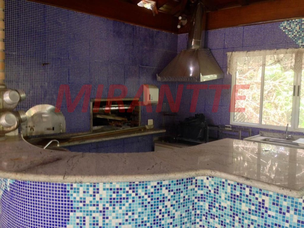 Sobrado de 560m² com 4 quartos em Jardim Samambaia – Mairiporã