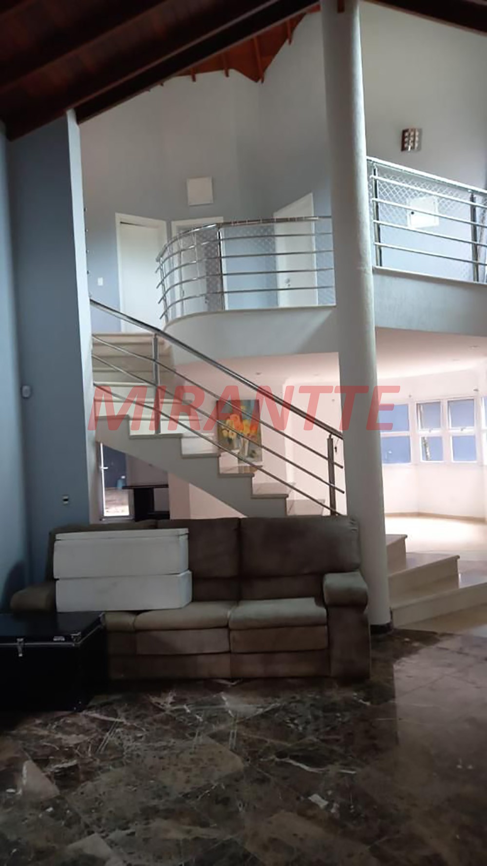 Sobrado de 560m² com 4 quartos em Jardim Samambaia – Mairiporã