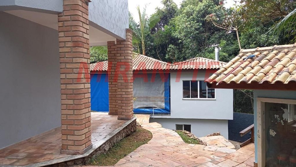 Sobrado de 560m² com 4 quartos em Jardim Samambaia – Mairiporã