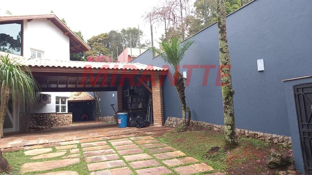 Sobrado de 560m² com 4 quartos em Jardim Samambaia – Mairiporã
