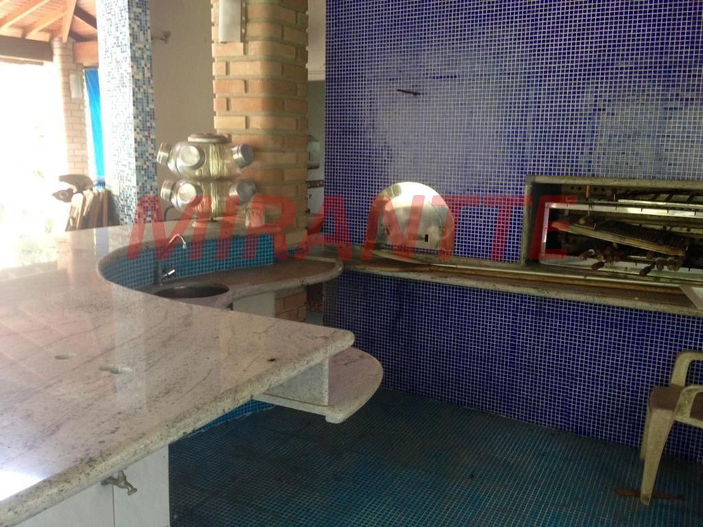 Sobrado de 560m² com 4 quartos em Jardim Samambaia – Mairiporã