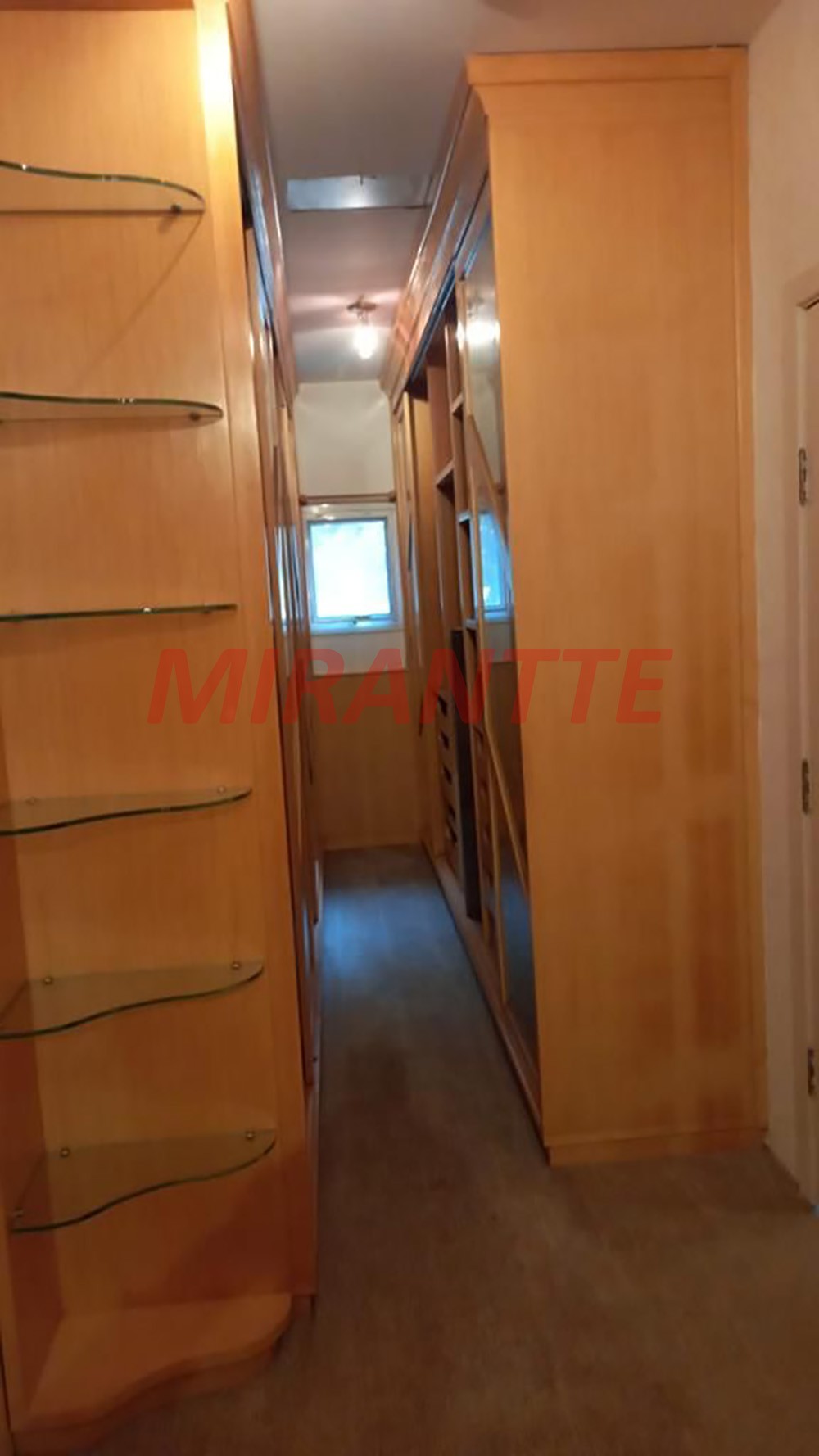 Sobrado de 560m² com 4 quartos em Jardim Samambaia – Mairiporã
