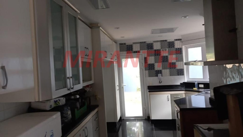Sobrado de 560m² com 4 quartos em Jardim Samambaia – Mairiporã