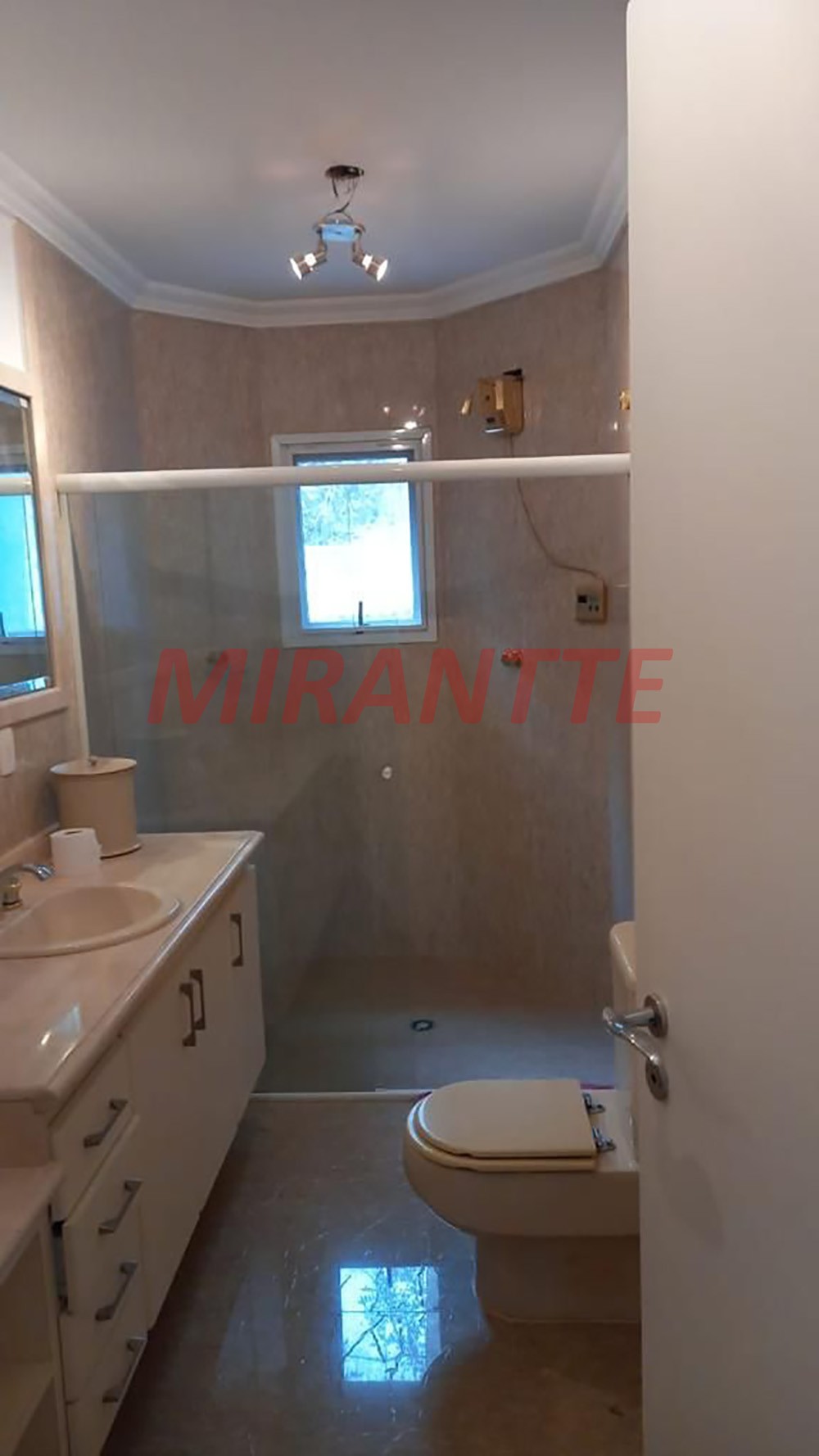Sobrado de 560m² com 4 quartos em Jardim Samambaia – Mairiporã
