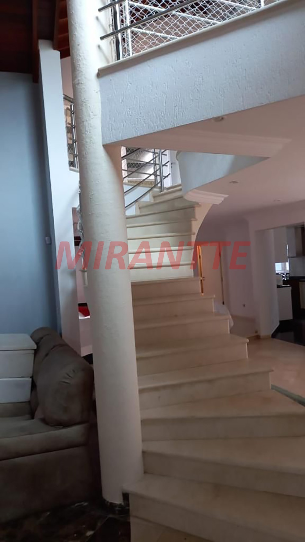 Sobrado de 560m² com 4 quartos em Jardim Samambaia – Mairiporã