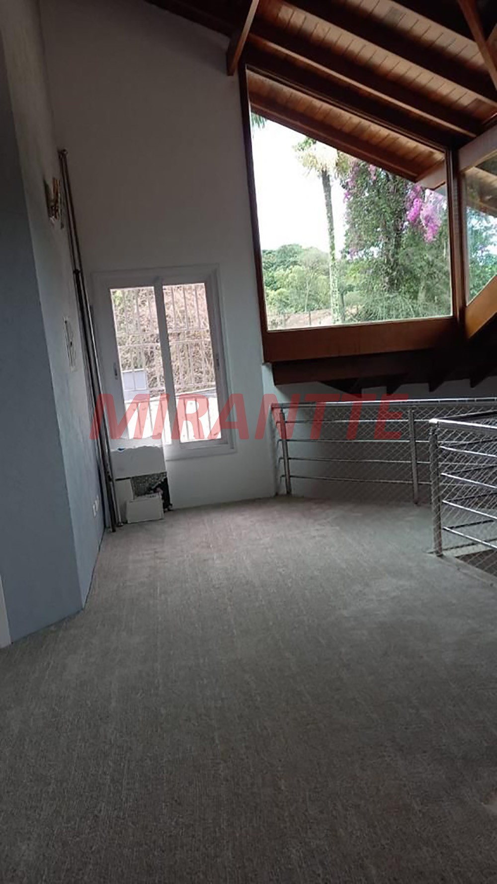 Sobrado de 560m² com 4 quartos em Jardim Samambaia – Mairiporã
