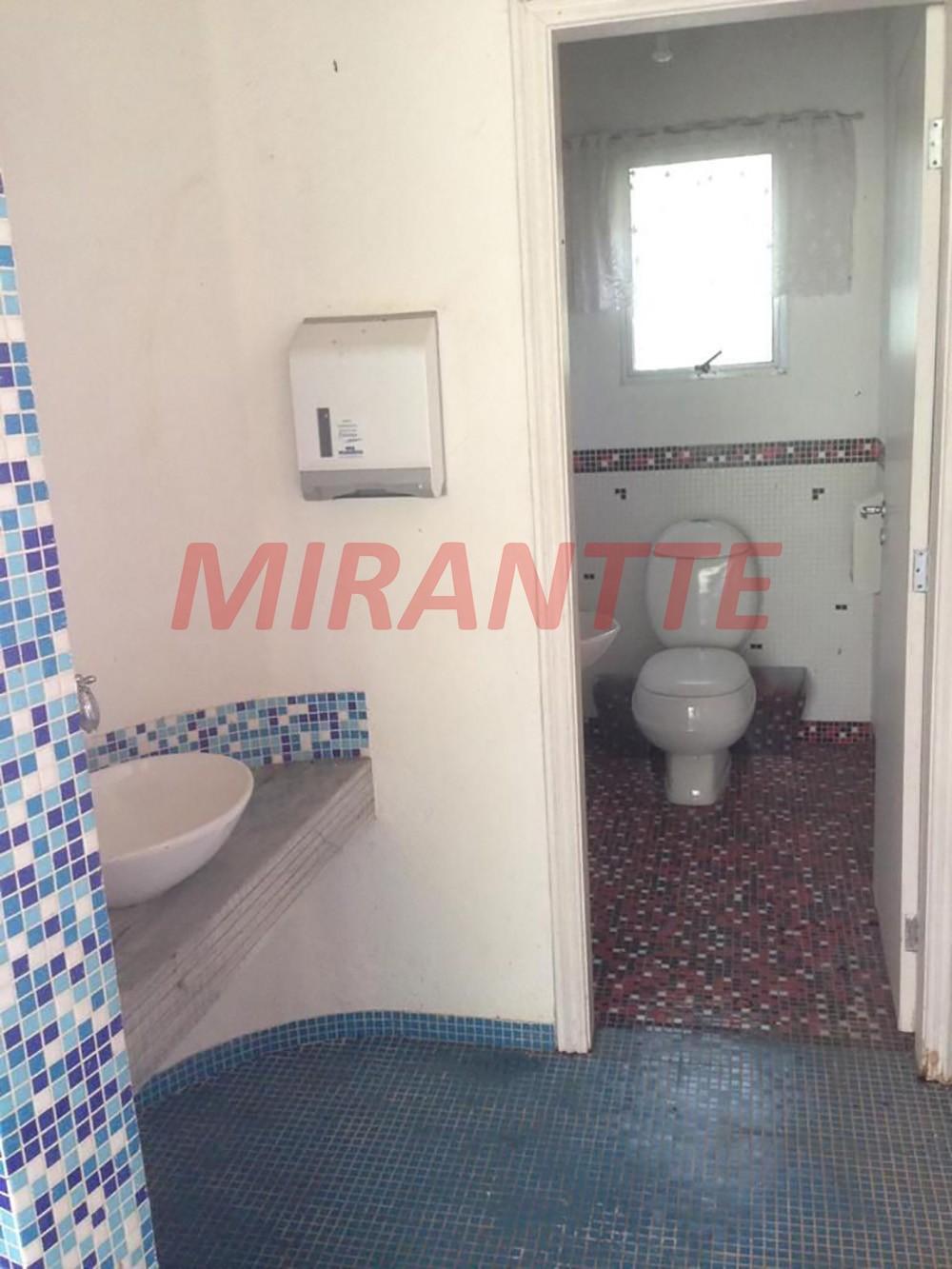 Sobrado de 560m² com 4 quartos em Jardim Samambaia – Mairiporã