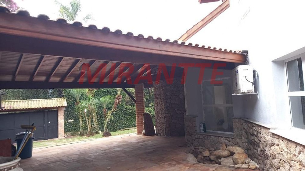 Sobrado de 560m² com 4 quartos em Jardim Samambaia – Mairiporã