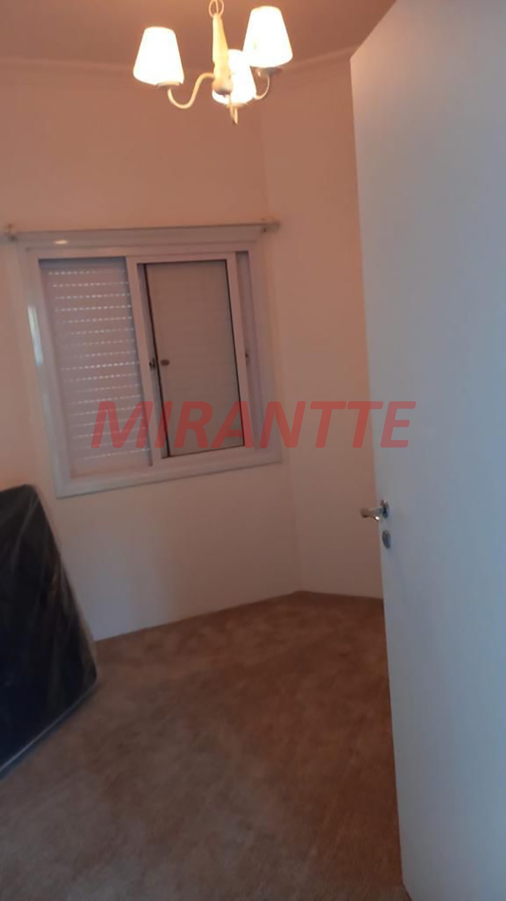 Sobrado de 560m² com 4 quartos em Jardim Samambaia – Mairiporã