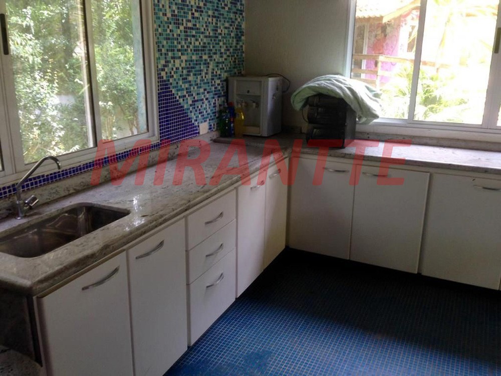 Sobrado de 560m² com 4 quartos em Jardim Samambaia – Mairiporã