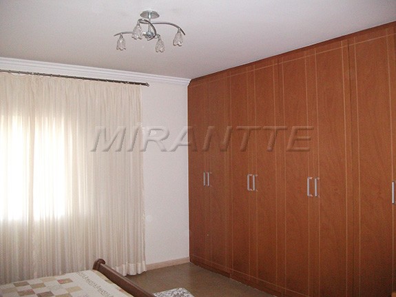 Sobrado de 240m² com 3 quartos em Vila Bianca