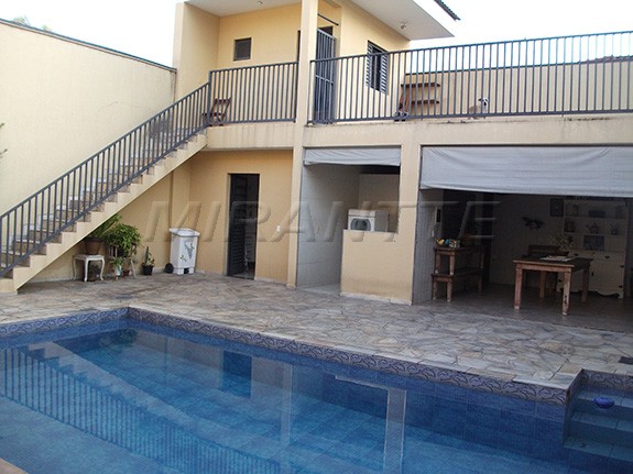 Sobrado de 240m² com 3 quartos em Vila Bianca