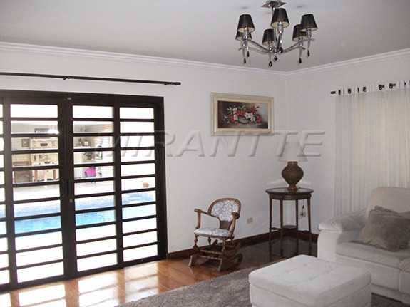 Sobrado de 240m² com 3 quartos em Vila Bianca