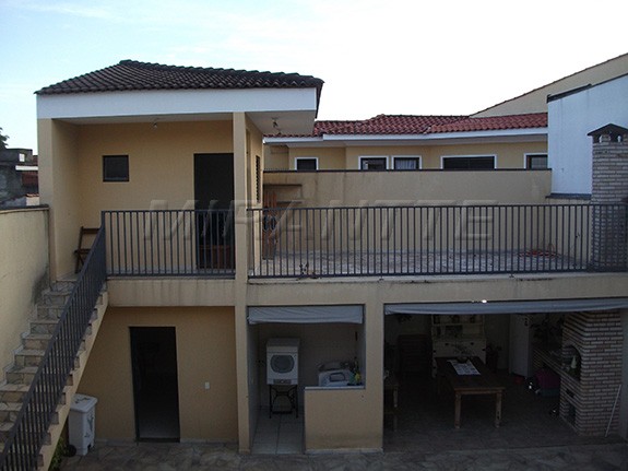 Sobrado de 240m² com 3 quartos em Vila Bianca