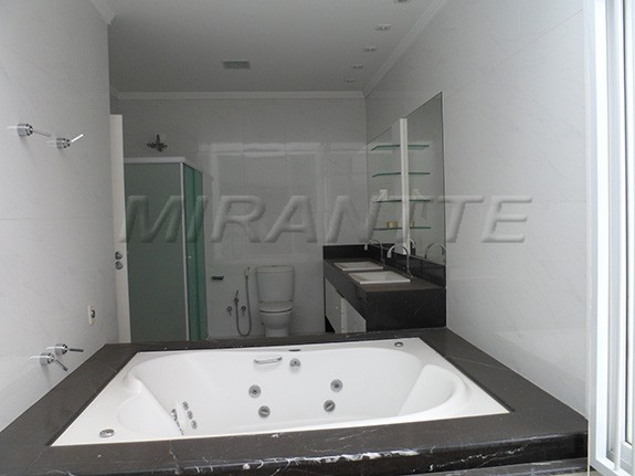 Sobrado de 1100m² com 4 quartos em Jardim São Bento