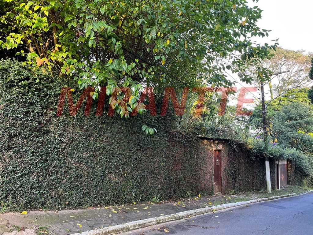 Terreno de 1933m² com 4 quartos em Jardim Floresta