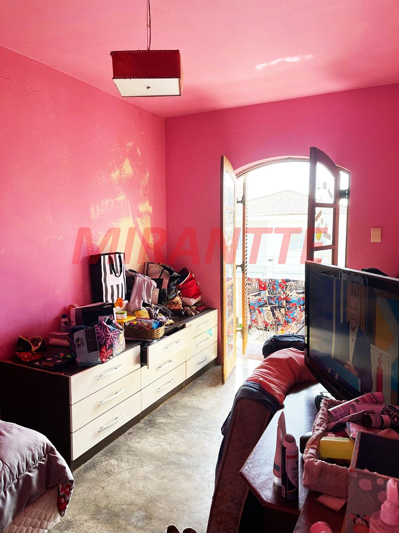 Sobrado de 110m² com 3 quartos em Água Fria
