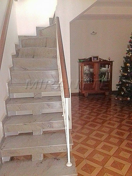 Sobrado de 305m² com 4 quartos em Vila Romana