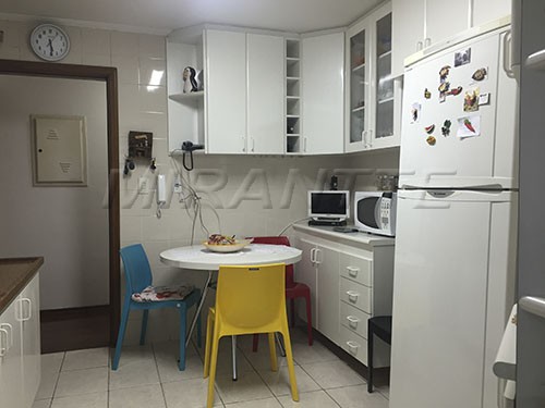 Apartamento de 110m² com 3 quartos em Água Fria