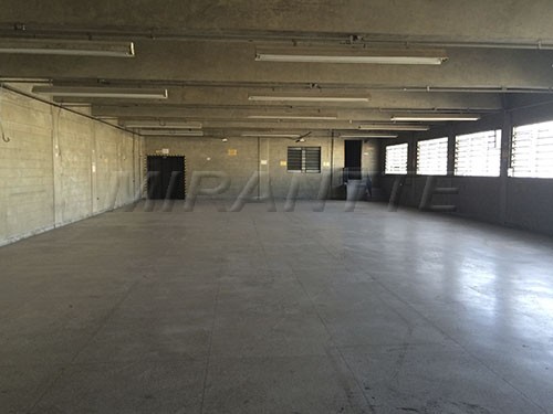 Galpao de 1925m² em Limão