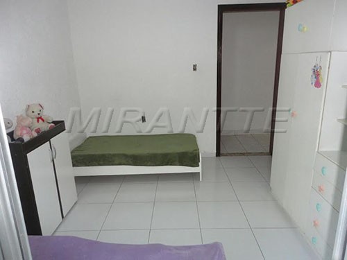 Casa terrea de 100m² com 2 quartos em Parque Edu Chaves