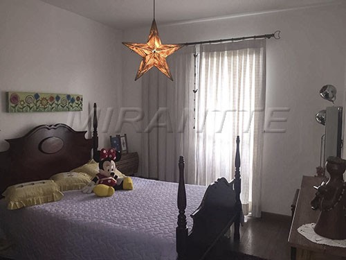 Cond. fechado de 210m² com 4 quartos em Tremembe