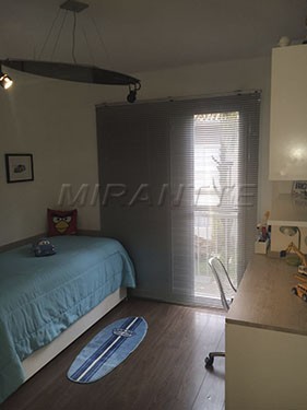 Cond. fechado de 210m² com 4 quartos em Tremembe