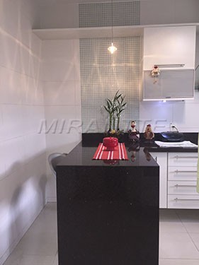 Cond. fechado de 210m² com 4 quartos em Tremembe