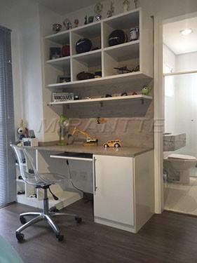 Cond. fechado de 210m² com 4 quartos em Tremembe