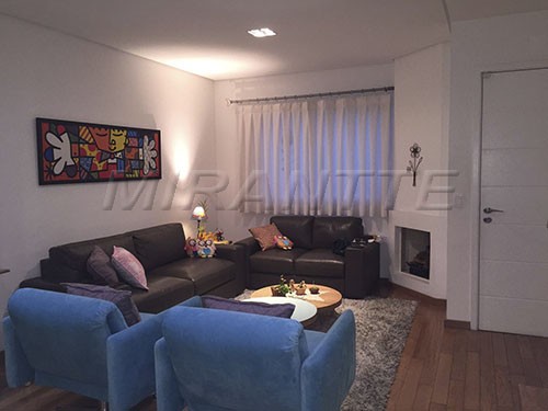 Cond. fechado de 210m² com 4 quartos em Tremembe
