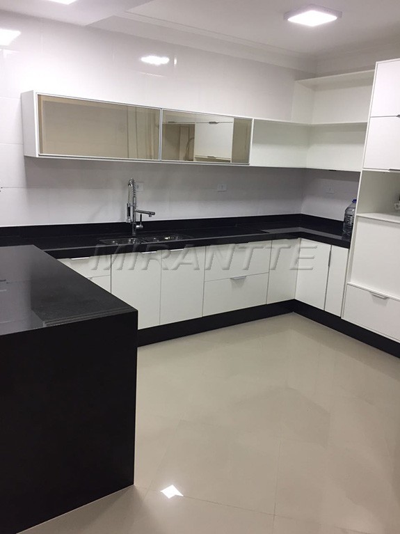 Cond. fechado de 330m² com 3 quartos em Vila Guilherme