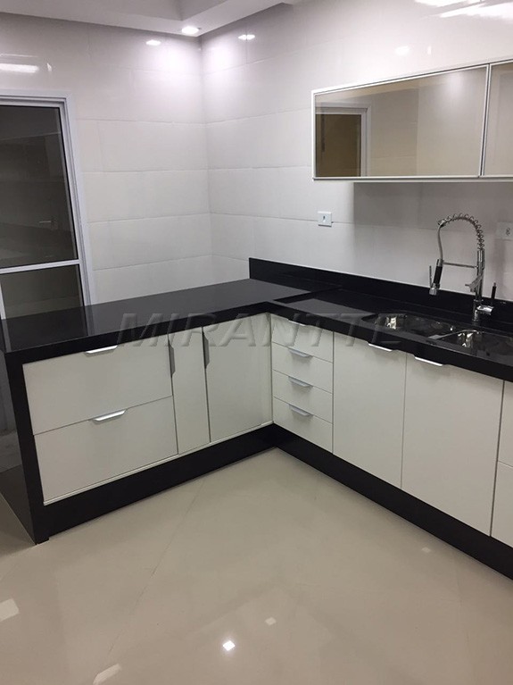Cond. fechado de 330m² com 3 quartos em Vila Guilherme