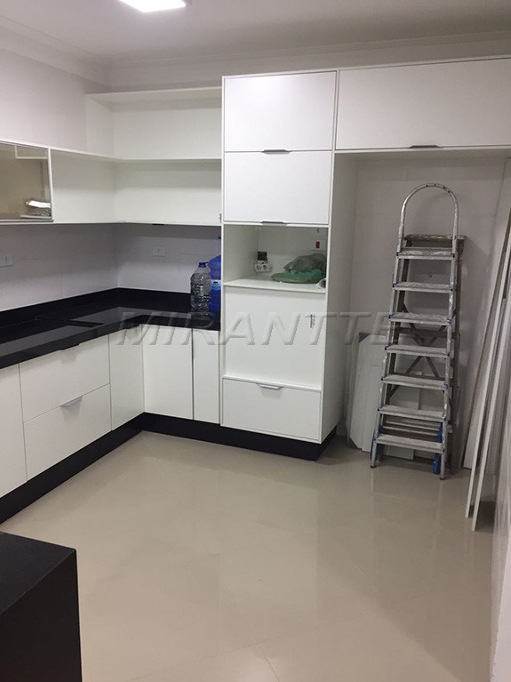 Cond. fechado de 330m² com 3 quartos em Vila Guilherme