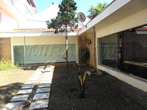 Casa terrea de 430m² com 4 quartos em Tremembe