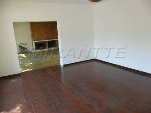 Casa terrea de 430m² com 4 quartos em Tremembe